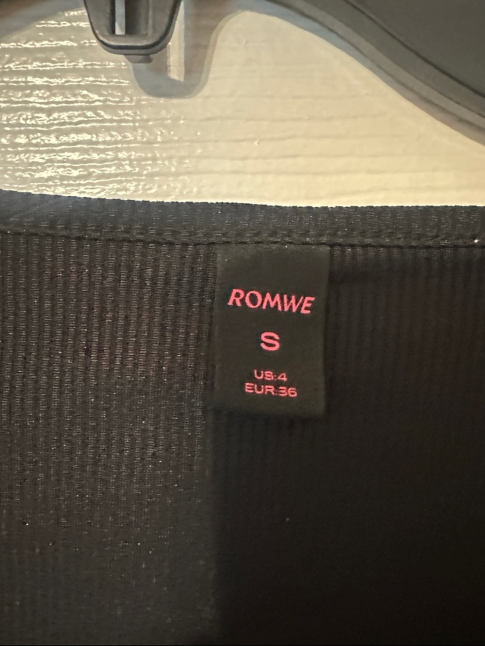 ROMWE Black Long Sleeve Ruched Front Ribbed Top - Picture 2 of 3